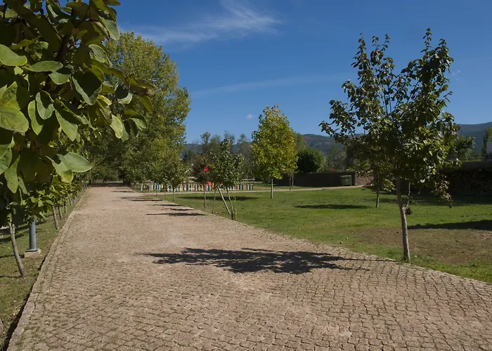 מלון Parque Serra Da Lousa 4*